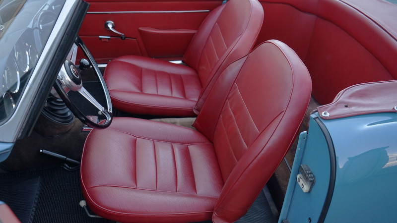 alfa-2000-touring-spider-interior-800x450-ae48b78e17d215b4c44fc85da975a91a image alfa-2000-touring-spider-interior