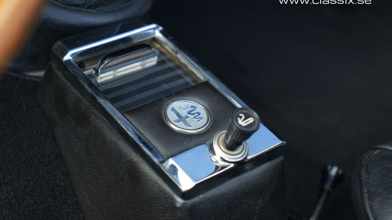 alfa-duetto-ash-tray