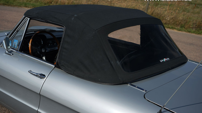 alfa-duetto-spider-soft-top-black