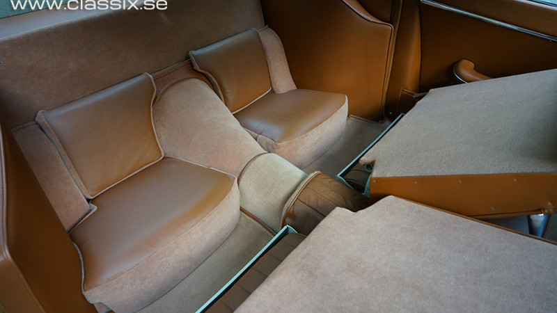 backseat-jaguar-xk