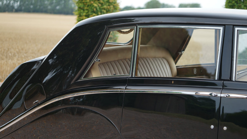 backseat-limo-rolls-royce-800x450-132c22cb5246ba80746a0170f75f22ff image backseat-limo-rolls-royce
