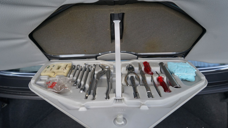 bmw-e24-original-tools
