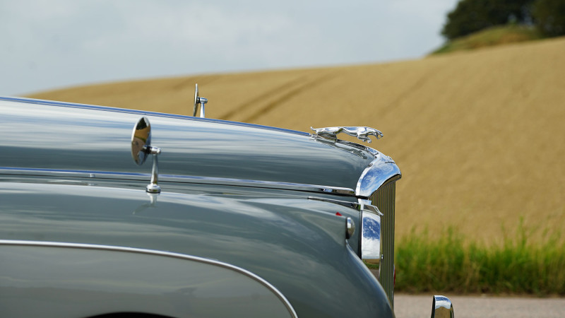 classic-jaguar-hood-ornament