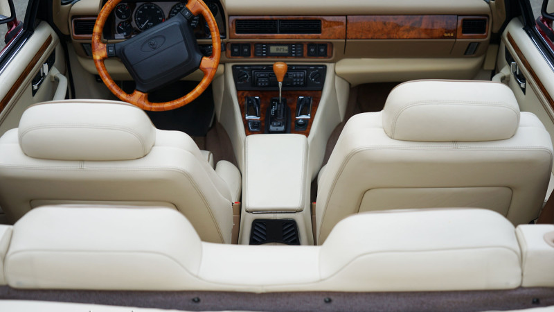 classic-jaguar-interior