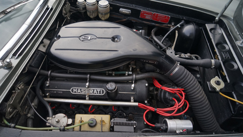 classic-maserati-v8