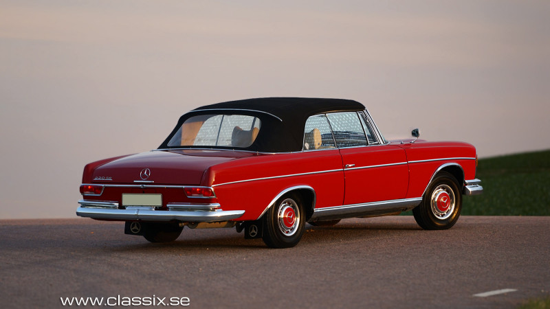 driving-mercedes-cabriolet-1963