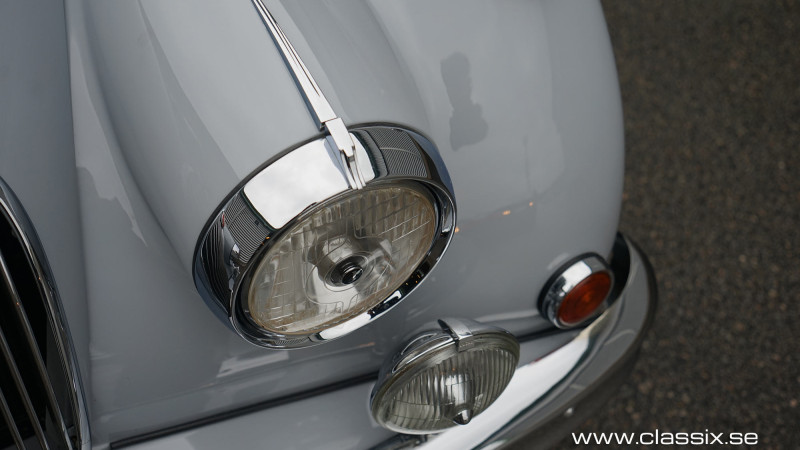 headlight-jaguar-xk150-coupe