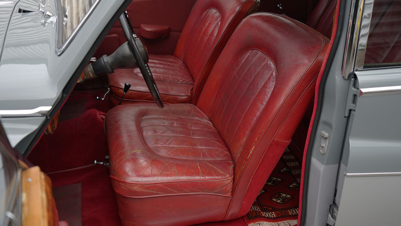 jaguar-mk8-original-leather-seats