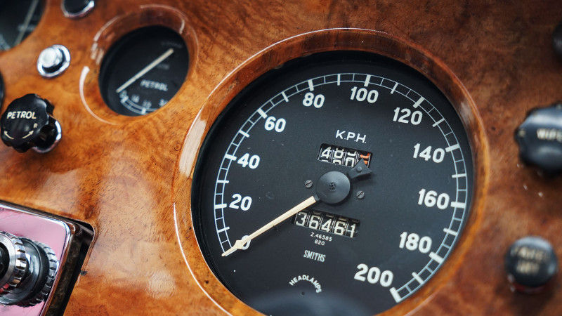 jaguar-mk8-speedometer