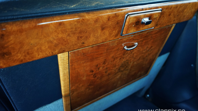 jaguar-rear-seat-table
