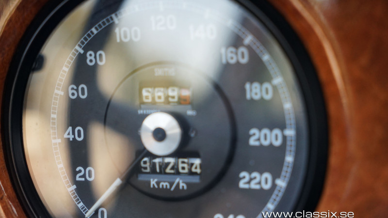 jaguar-speedometer