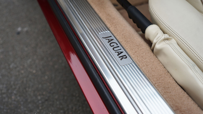 jaguar-xjs-door-sill
