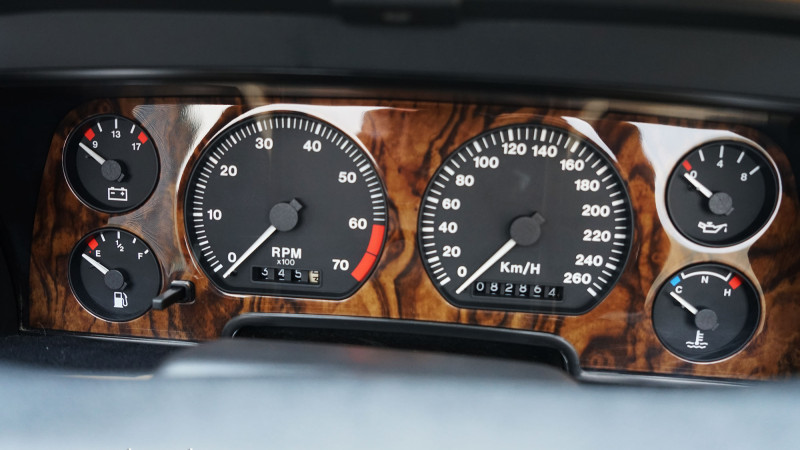 jaguar-xjs-instrument-cluster