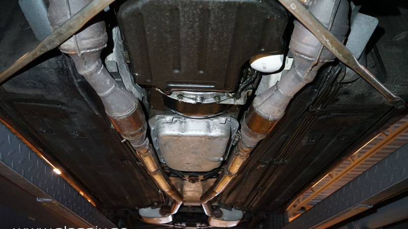jaguar-xjs-underside