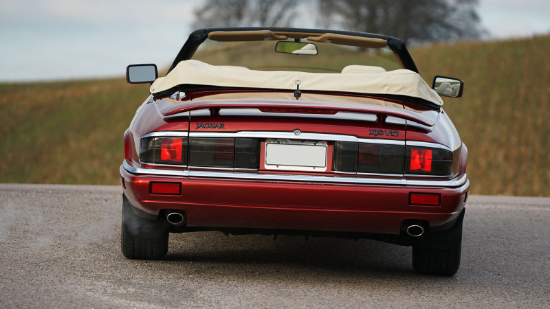 jaguar-xjs-v12