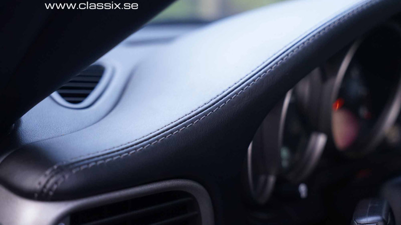 leather-dashboard-997
