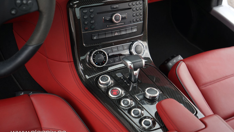 mercedes-sls-carbon-center-console