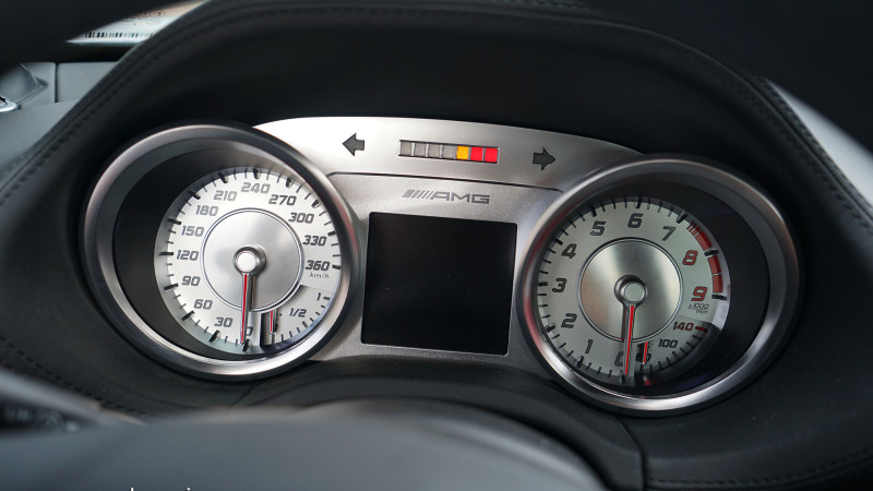 mercedes-sls-gauge-cluster
