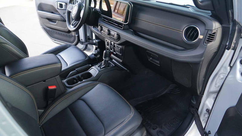 passenger-jeep-sahara