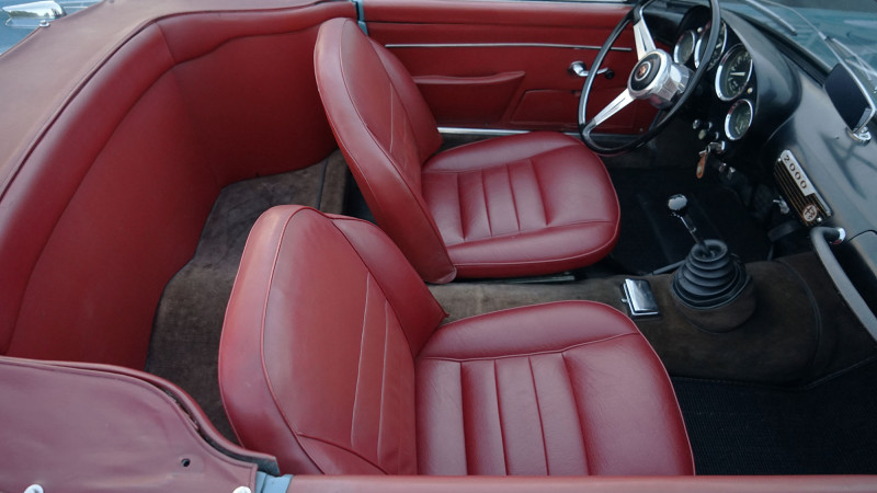 red-interior-alfa-2000-touring-spider-800x450-77bc83d06ce822c1be53bd78d2b23a36 image red-interior-alfa-2000-touring-spider
