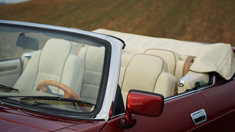 red-jaguar-xjs