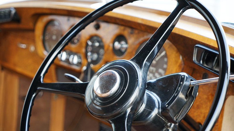 steering-wheel-bentley