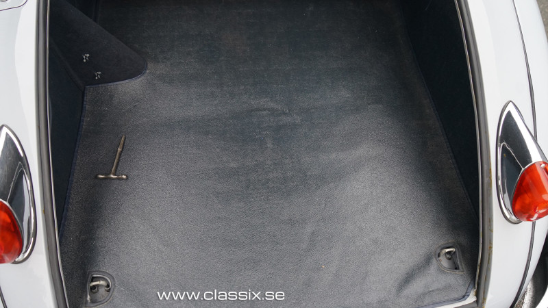 trunk-xk-jaguar