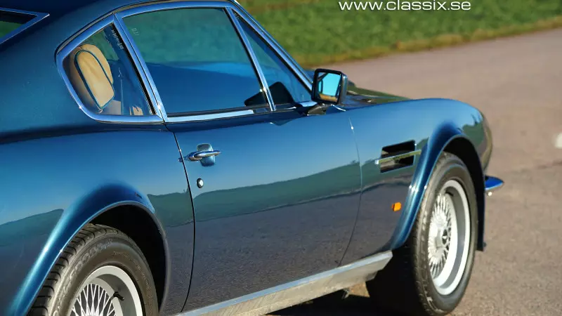 blue-aston-v8-vantage