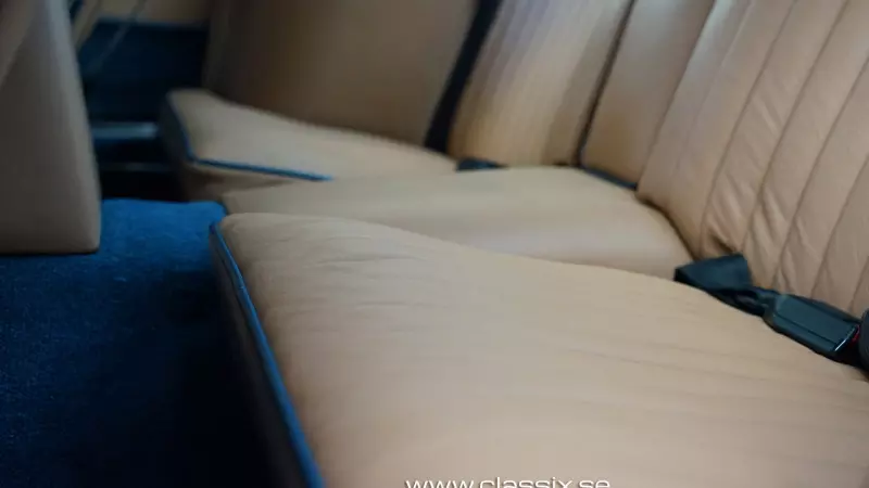 blue-piping-aston-martin