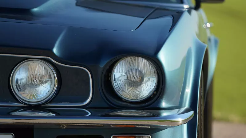 driving-aston-martin-v8