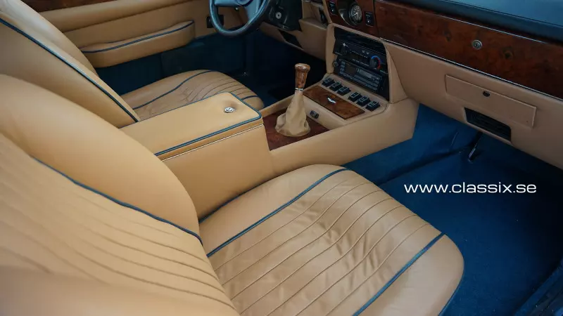 passenger-seat-aston-martin